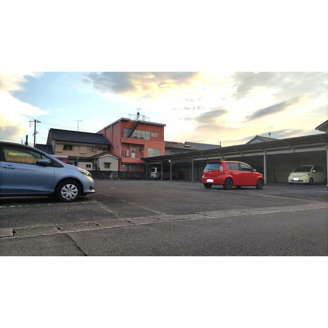 盛徳寺ガレージの駐車場