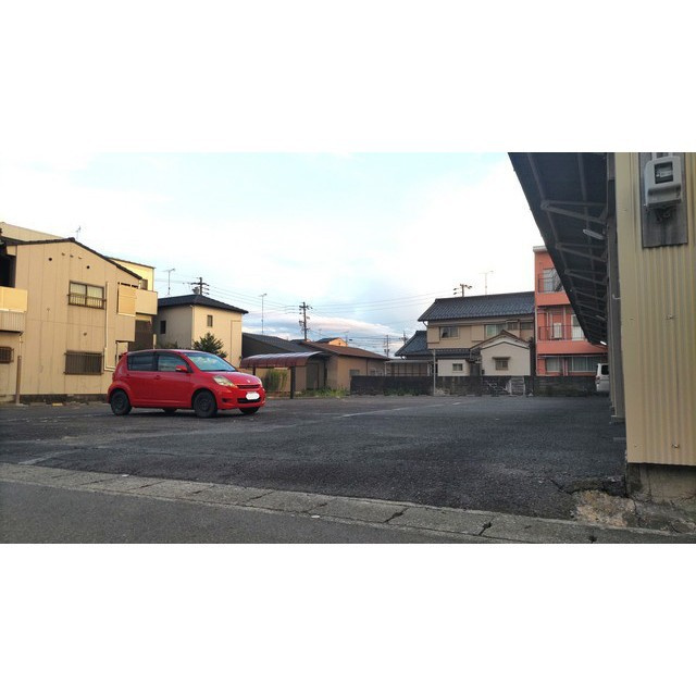 盛徳寺ガレージの駐車場