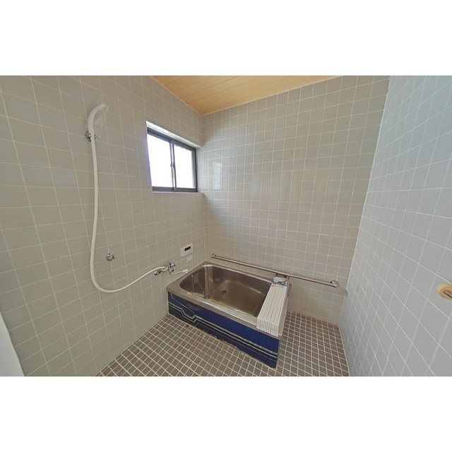 岐阜市岩井１丁目の一戸建ての浴室