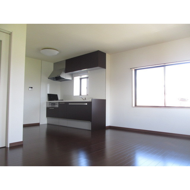 岐阜市春近古市場南の住宅付店舗一部の居間・リビング