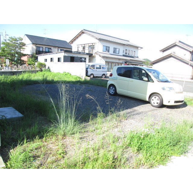 岐阜市春近古市場南の住宅付店舗一部の駐車場