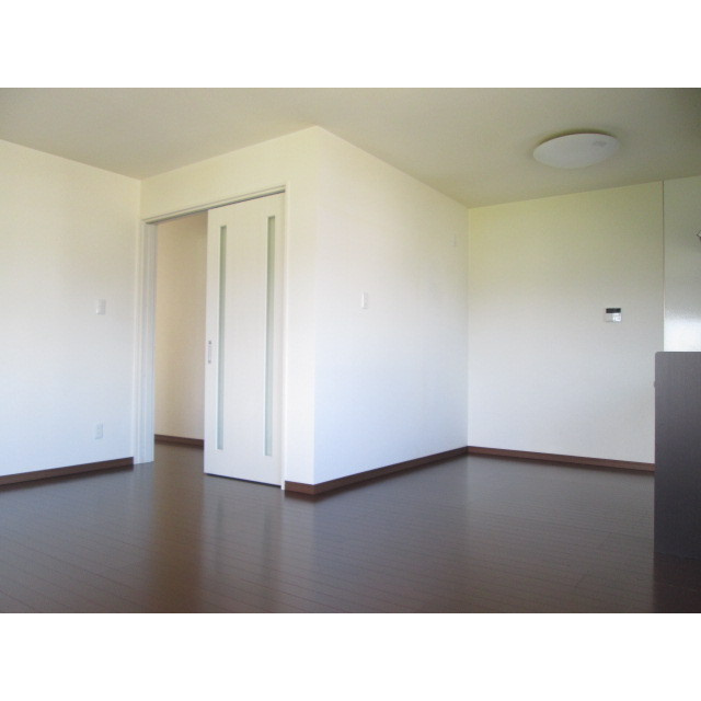 岐阜市春近古市場南の住宅付店舗一部の居間・リビング