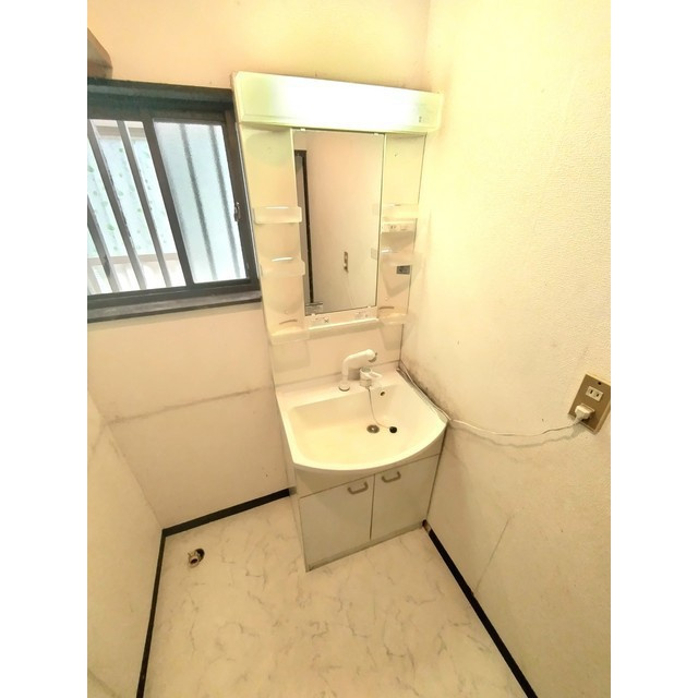 古市場西畑貸家の洗面所