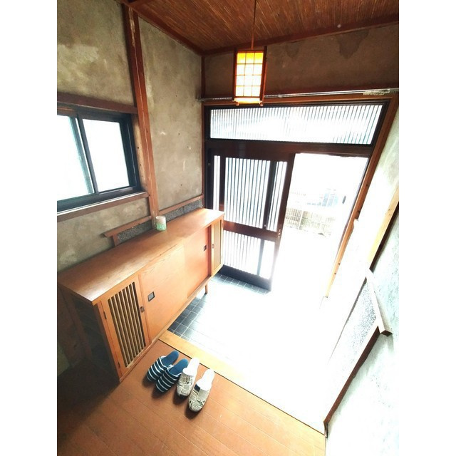 古市場西畑貸家の玄関