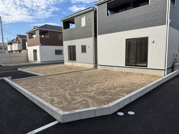 碧南市相生町第1　全7棟・4号棟の庭|ウッドデッキやBBQ。想像が膨らむお庭