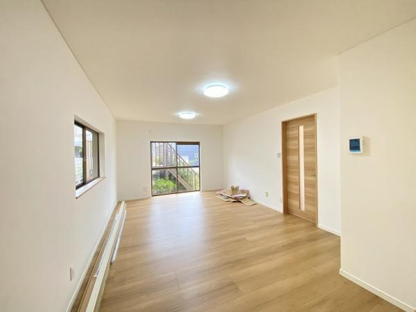 【居間・リビング】 | 垂水区朝谷町　中古戸建