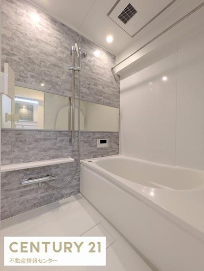 【浴室】 | 天王寺パークヴィラ | 浴室暖房乾燥機付きのバスルーム！
雨の日の洗濯物も楽々です！