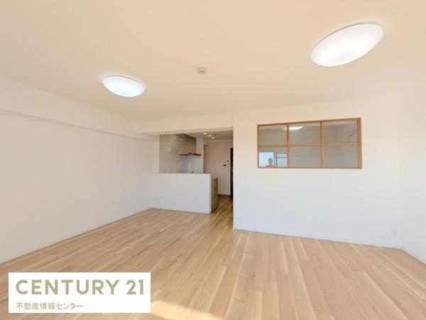 【居間・リビング】 | 天王寺パークヴィラ | 約17.3帖のリビングダイニングキッチン！
14階南向きバルコニーで陽当・眺望良好です！