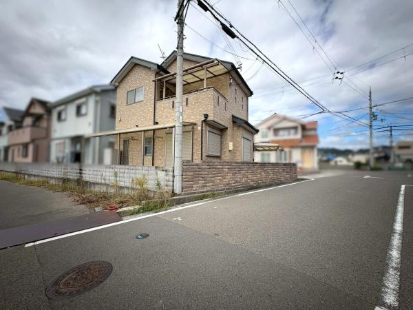 岩出市中黒　中古戸建の前面道路含む現地写真
