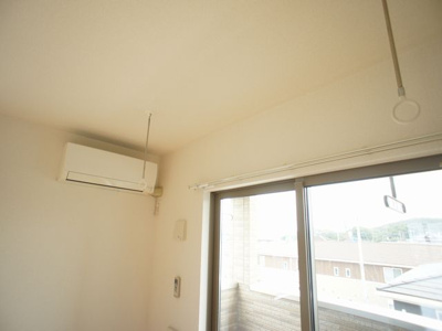 【設備】 | メゾン・ベールＡ | 室内物干しがあります。