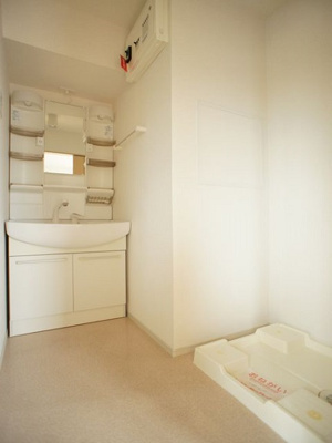 【独立洗面台】 | メゾン・ベールＡ | 洗髪洗面化粧台と洗濯機置き場があります♪