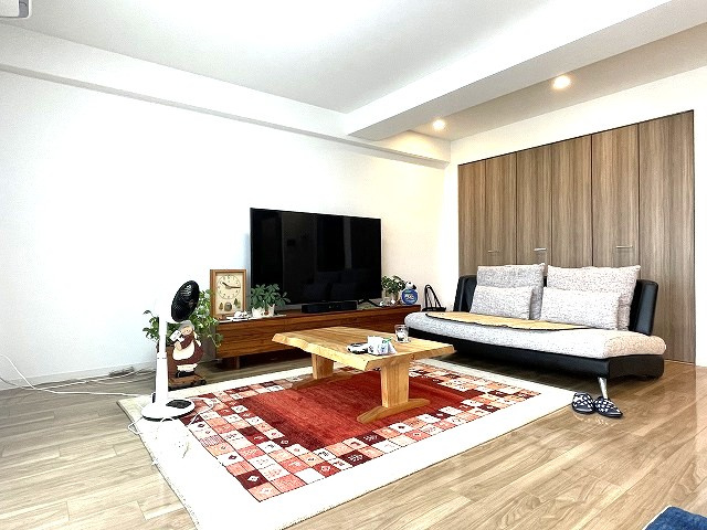 アルファスマート丸亀駅Ⅱの居間・リビング