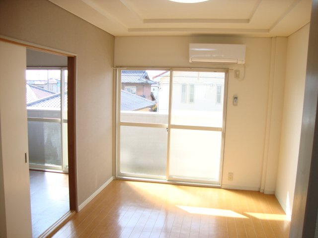 コーポラス美和の居間・リビング|西洋室