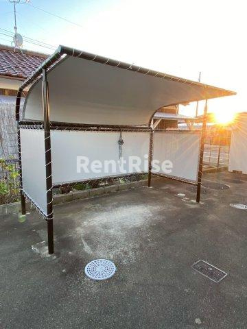 ラフィネ粧の駐車場