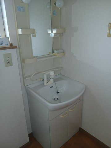 松田貸家の洗面所