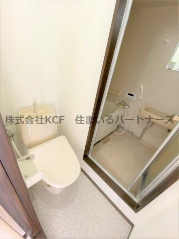 コーポ ユウキのトイレ|落ち着いた色調のトイレです