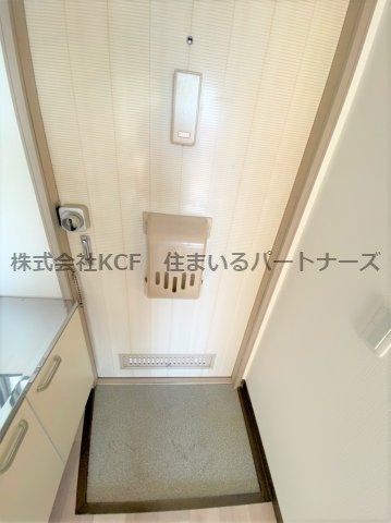 コーポ ユウキの玄関|収納もある玄関です