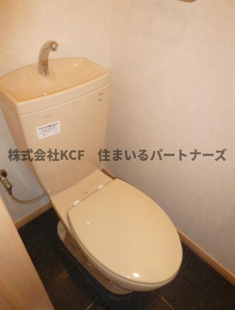 グランドアマレーVI番館のトイレ|落ち着いた色調のトイレです