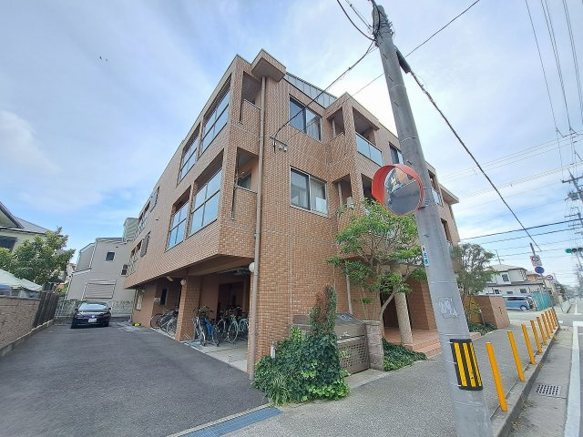 ベルファーム甲子園の外観