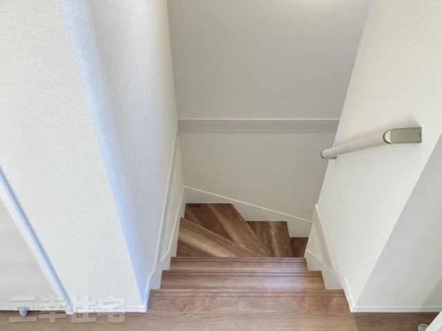 碧南市春日町の設備|階段やトイレには手すりがあります。転落の防止や体への負担を軽減します♪