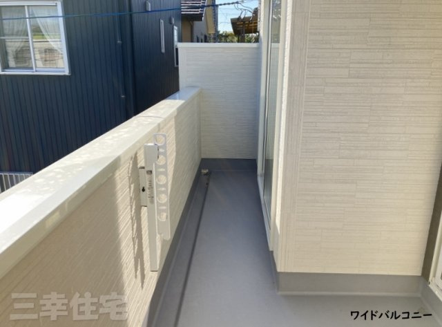 碧南市春日町|2部屋にまたがるワイドバルコニーです！