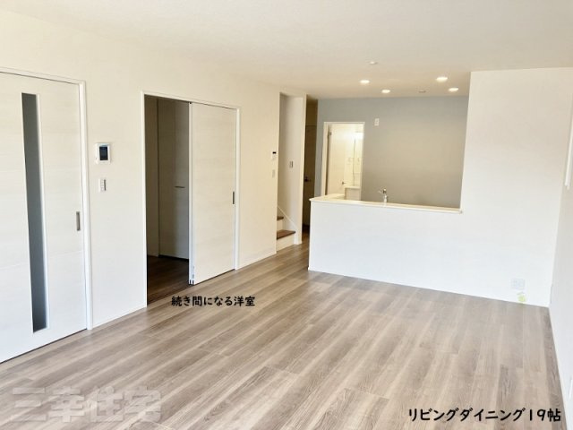 碧南市春日町の居間・リビング|南向きのリビングダイニング