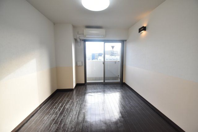 エグゼ大阪城東の洋室