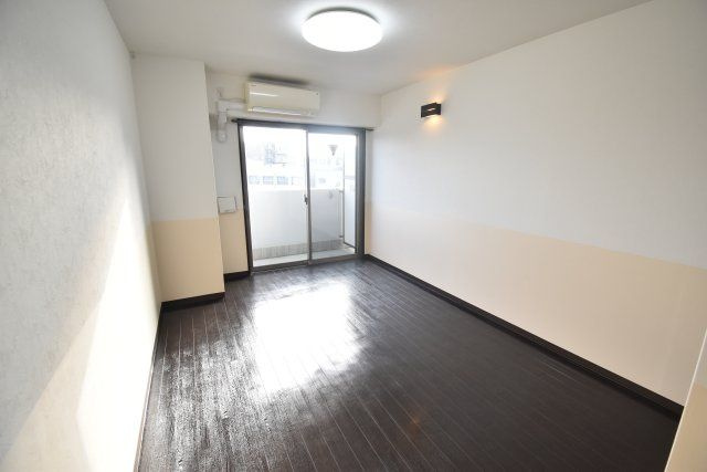 エグゼ大阪城東の洋室