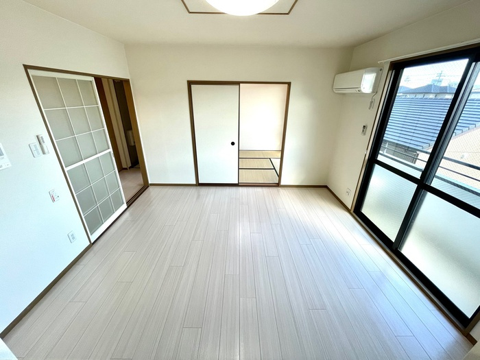 ヴィラ・ロワイヤル壱番館の居間・リビング