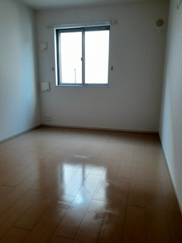 グラスハープの内装|風通しも良い寝室です☆