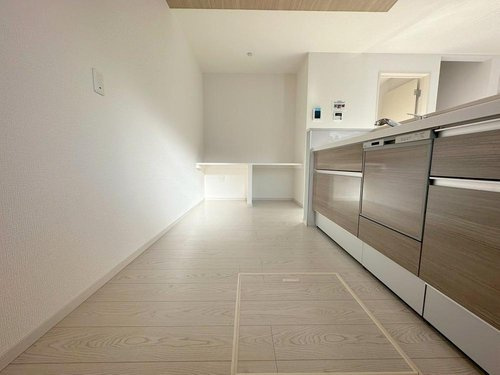 【KIS】国分寺市戸倉８期のキッチン|キッチンの奥にはスタディーカウンター♪