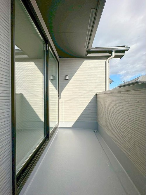 【KIS】国分寺市戸倉８期のバルコニー|陽当りの良いバルコニー。心地よい風が吹き込み洗濯物だけでなく、お布団もふっかふかです。