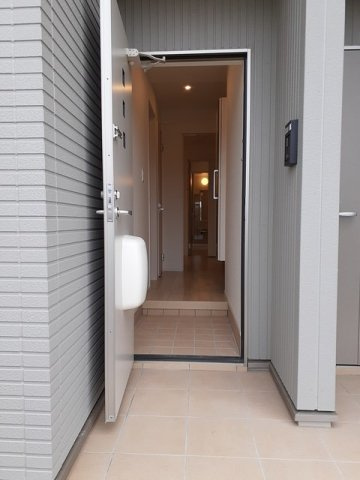 リブリオポラ　Ｃの玄関