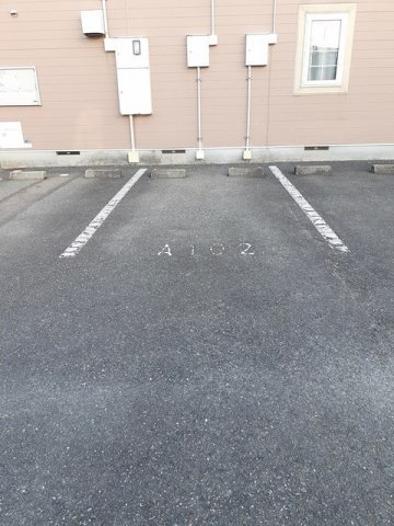 サファイアンエレガンスＡの駐車場|駐車スペースもあります☆