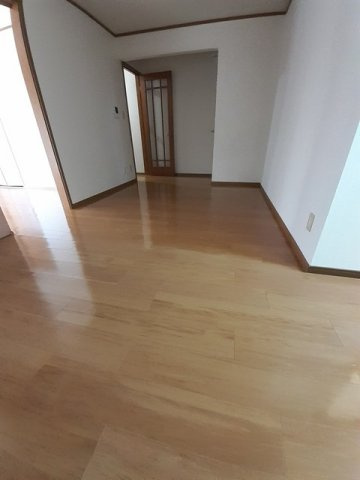 サファイアンエレガンスＡの居間・リビング|明るい室内です☆