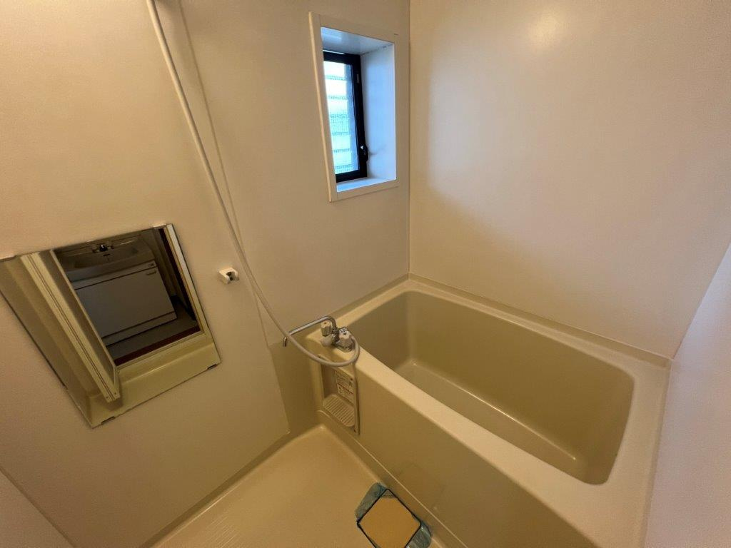 三鷹市井口１丁目のアパートの浴室