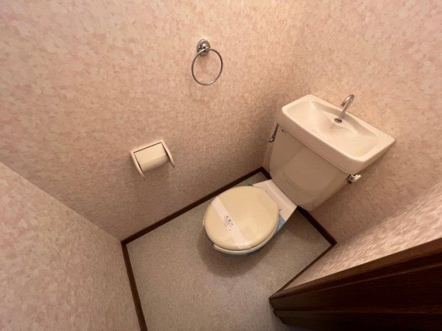 三鷹市井口１丁目のアパートのトイレ