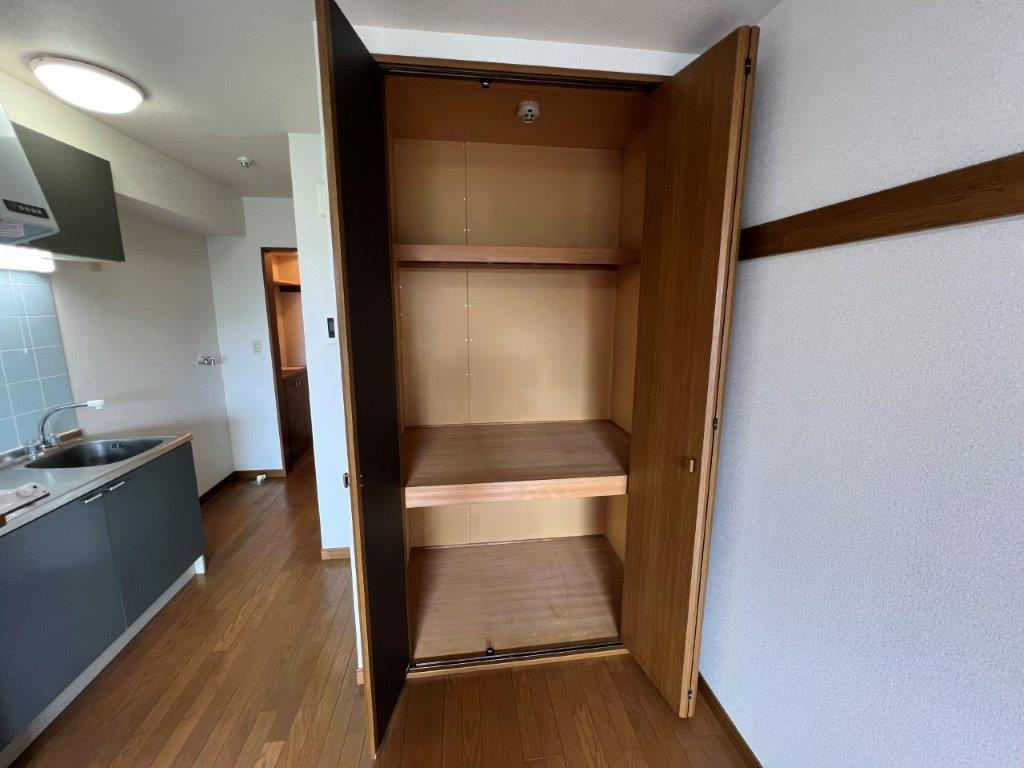 三鷹市井口１丁目のアパートの収納