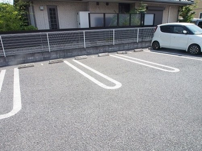 【駐車場】 | グレイスフルフィールドⅠ | 駐車場に車を止められます