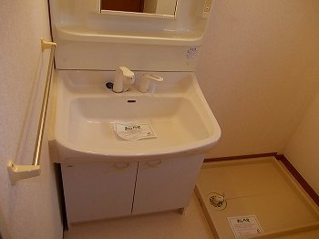 【洗面所】 | グレイスフルフィールドⅠ | コンパクトで使いやすい洗面所
