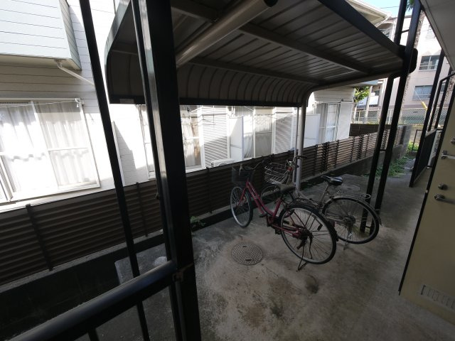 パールハイツ津田沼のその他共用部分|屋根付きの駐輪場