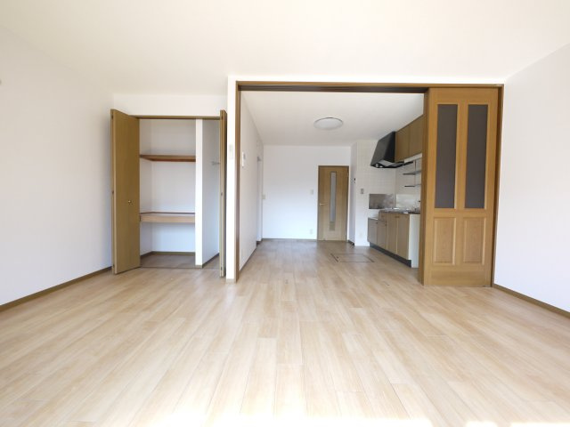 パールハイツ津田沼の居間・リビング|ゆったりとした居間です