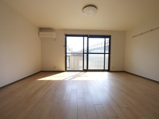 パールハイツ津田沼の展望|大きな窓で陽当りバッチリ