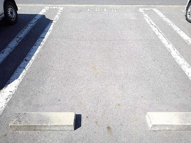 プリムヴェールⅡの駐車場