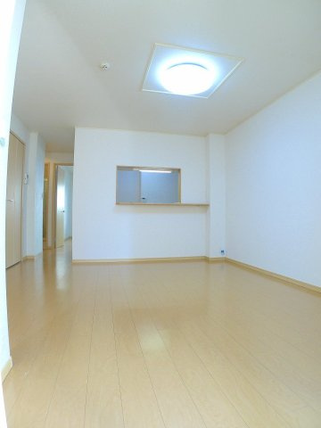 ブロード　ガーデンⅡの居間・リビング