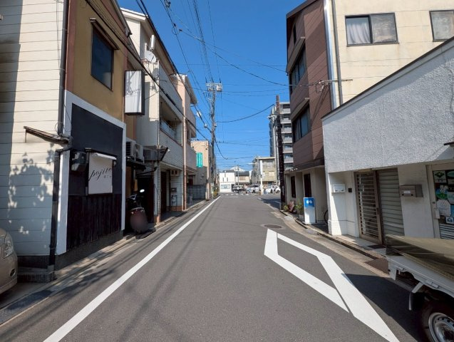 聚楽廻東町の前面道路含む現地写真