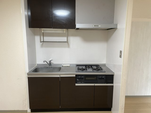 ピュアコート参番館のキッチン|3口コンロ、グリル付