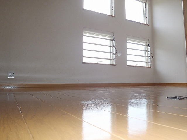 フロラシオン　草間の内装|明るい色調の室内です