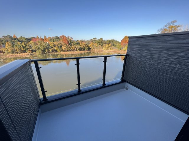 【建築条件付き土地】サン・タウン庄1丁目のその他|バルコニーの横壁を高く設計し、プライバシー空間として活用いただけます！