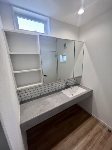 【建築条件付き土地】サン・タウン庄1丁目のその他|こだわりある洗面台で朝の支度もはかどります！